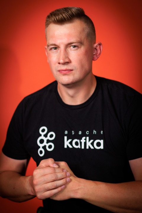 Studio portrait of Viktor Gamov in an Apache Kafka T-shirt